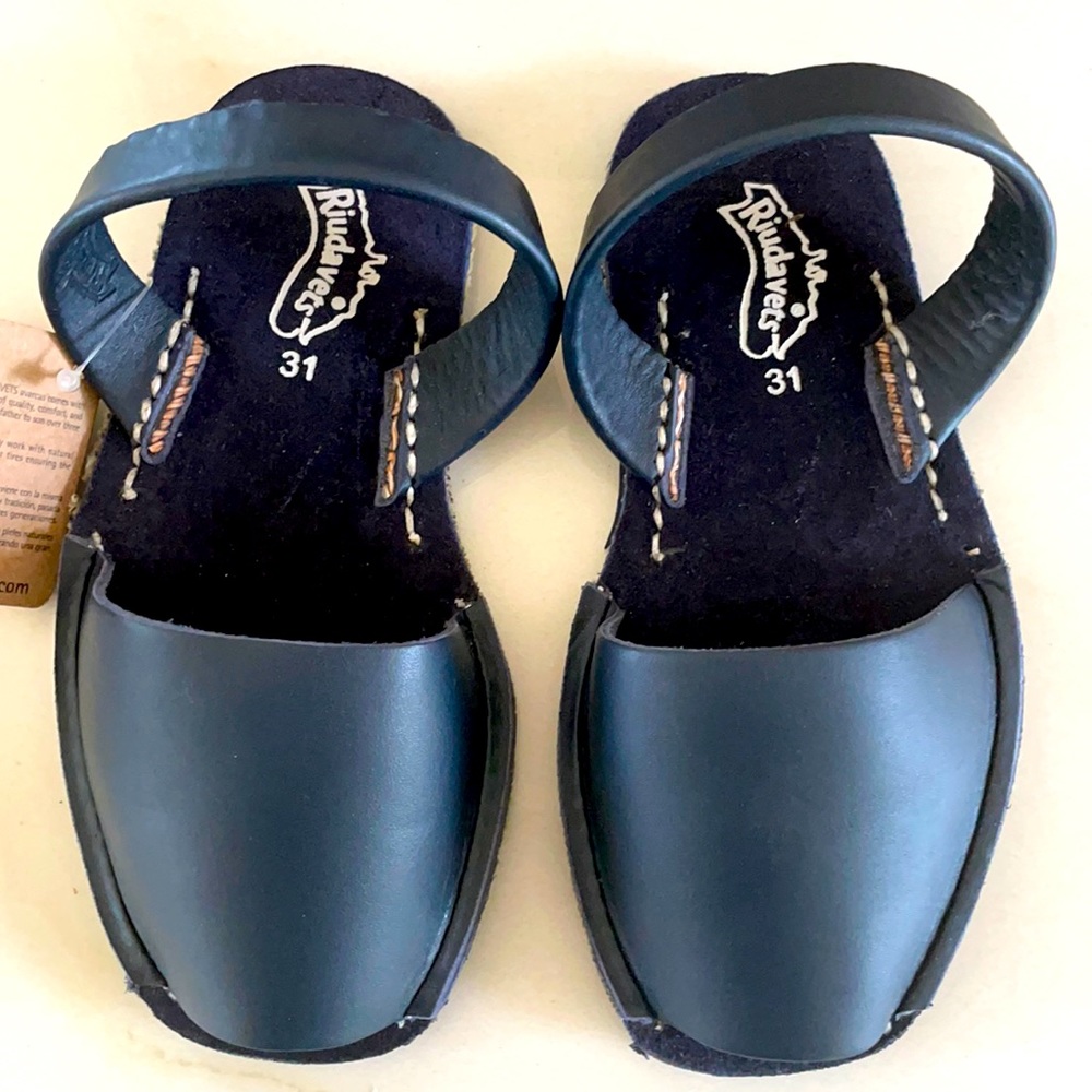Beautiful brand new handmade 100% leather kids riudavets sandals. Made in Spain.